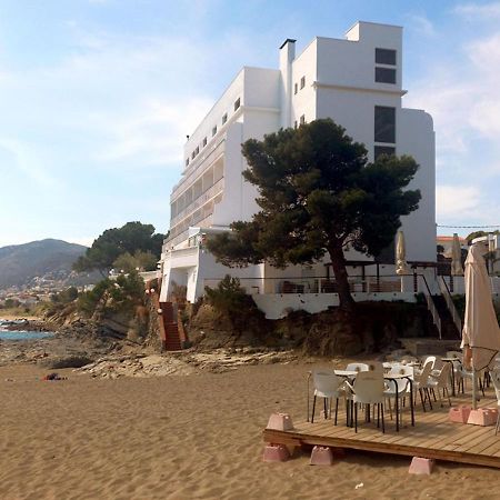 2-Bedroom Brand New Apartment Steps From The Beach Llança Exteriör bild