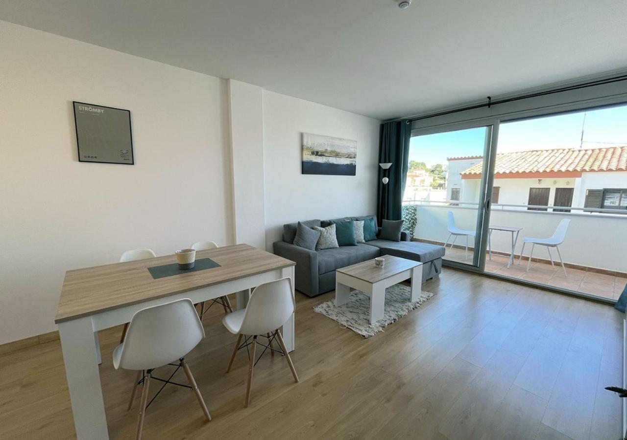 2-Bedroom Brand New Apartment Steps From The Beach Llança Exteriör bild