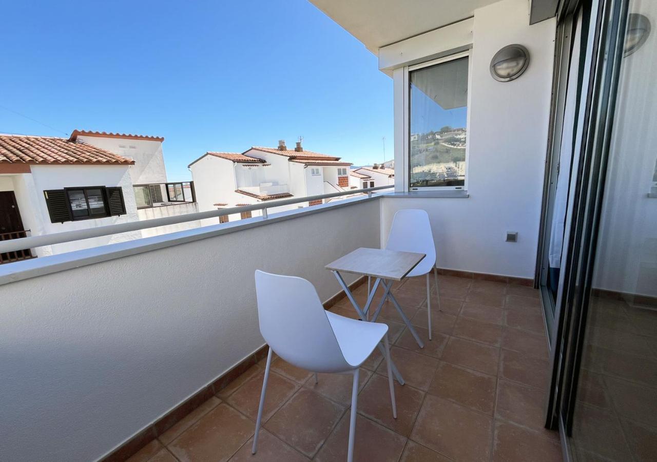 2-Bedroom Brand New Apartment Steps From The Beach Llança Exteriör bild