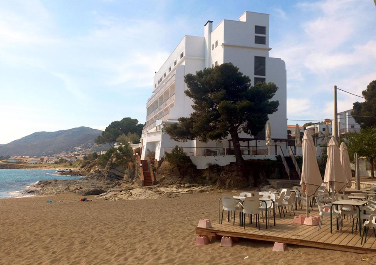 2-Bedroom Brand New Apartment Steps From The Beach Llança Exteriör bild