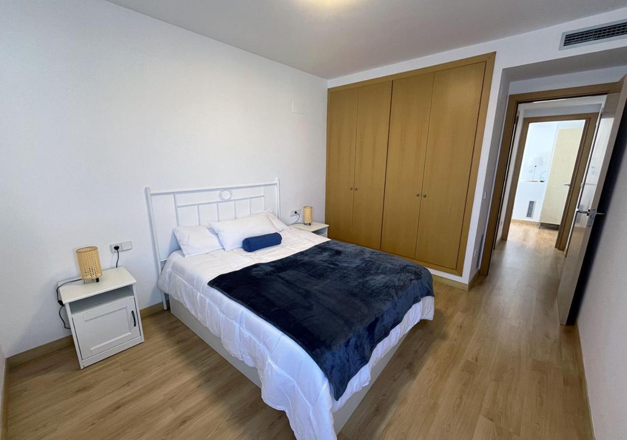 2-Bedroom Brand New Apartment Steps From The Beach Llança Exteriör bild