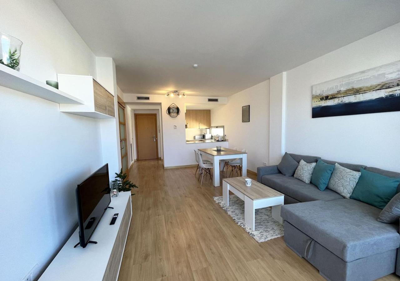 2-Bedroom Brand New Apartment Steps From The Beach Llança Exteriör bild