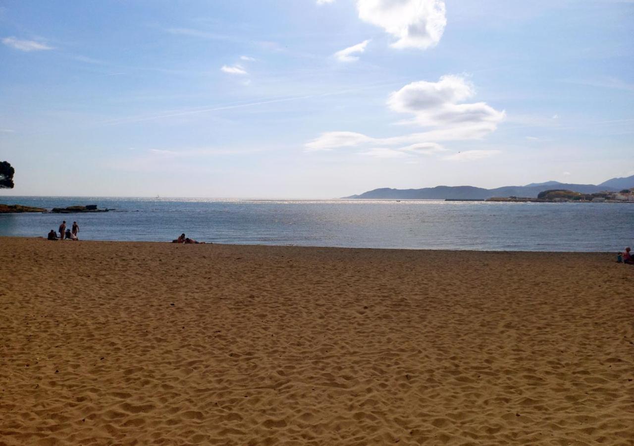 2-Bedroom Brand New Apartment Steps From The Beach Llança Exteriör bild