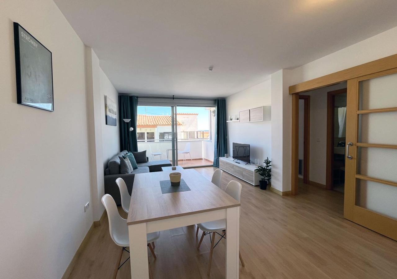 2-Bedroom Brand New Apartment Steps From The Beach Llança Exteriör bild