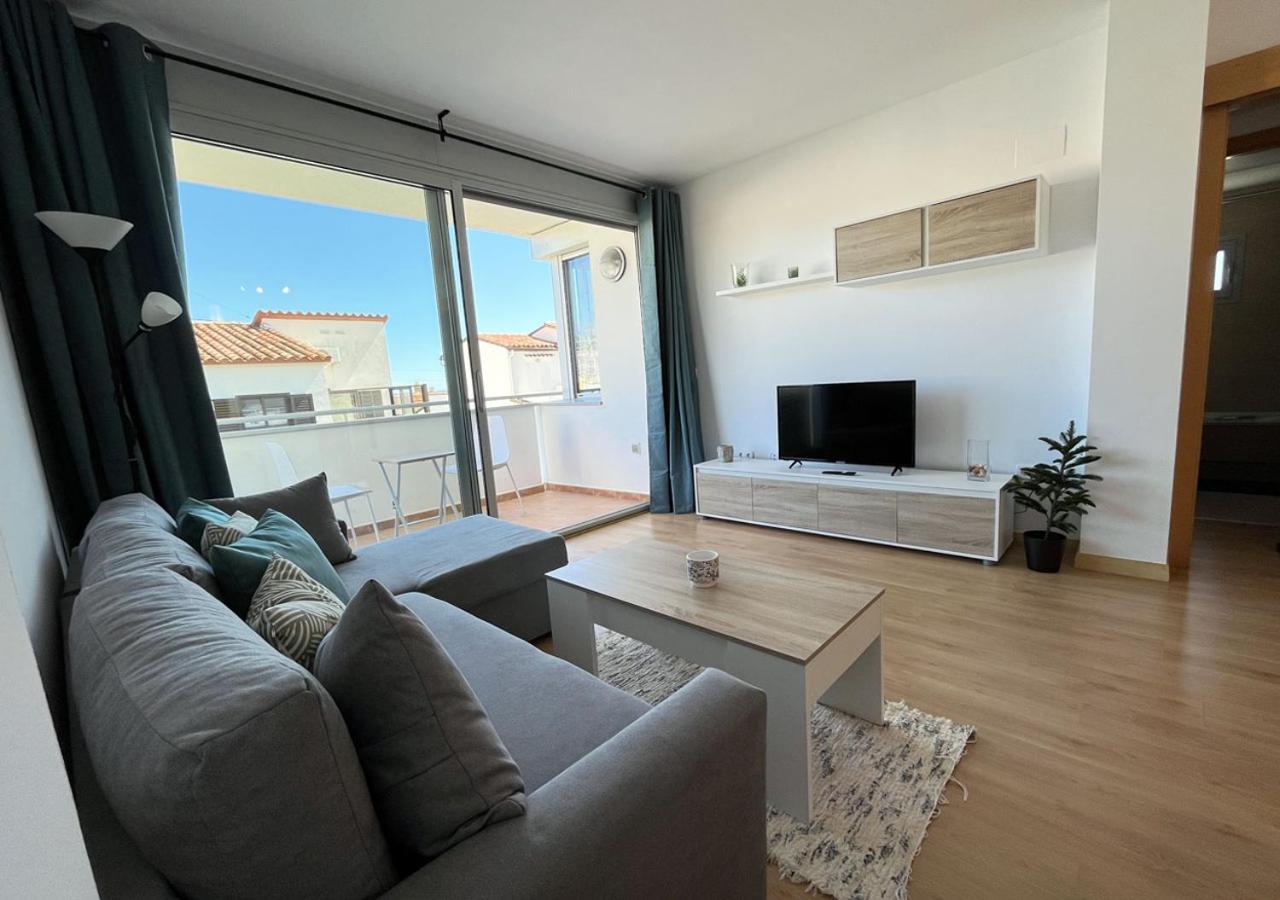 2-Bedroom Brand New Apartment Steps From The Beach Llança Exteriör bild