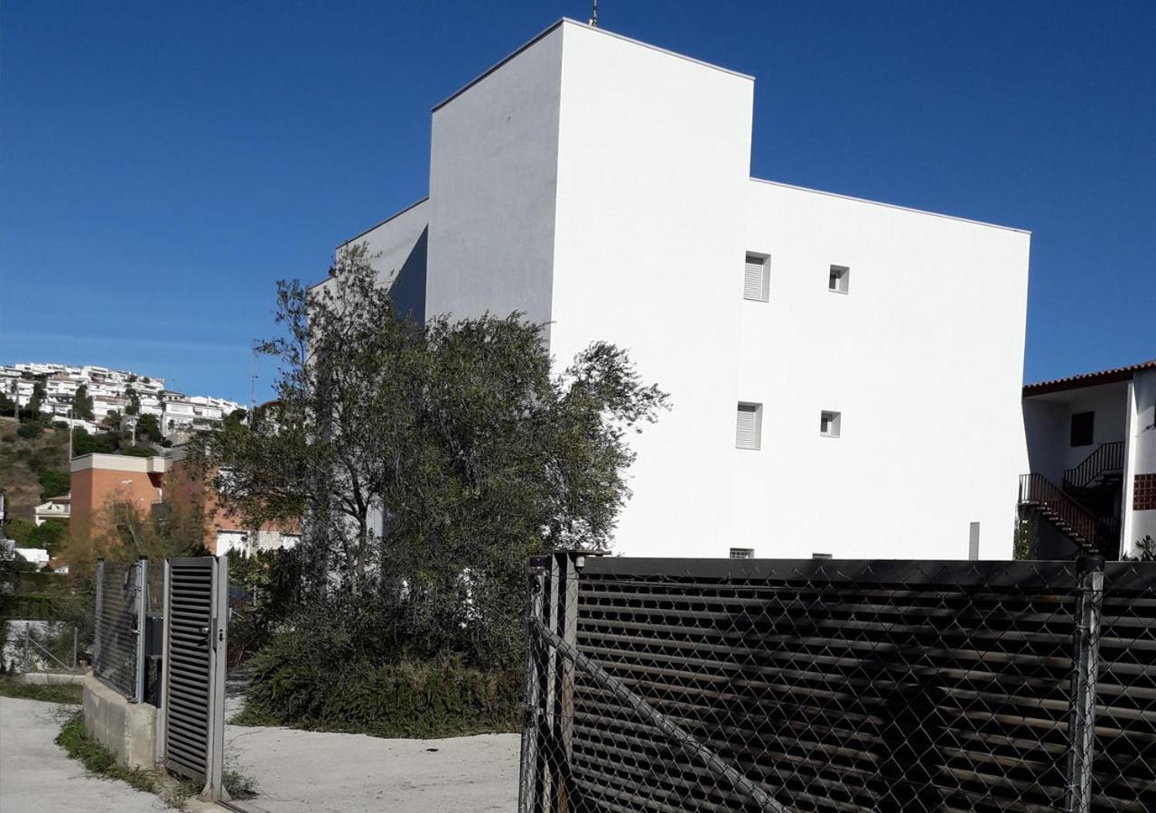 2-Bedroom Brand New Apartment Steps From The Beach Llança Exteriör bild
